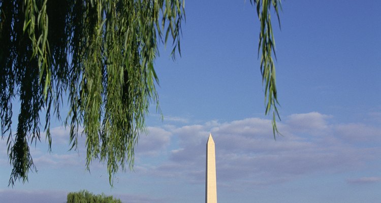 O reconhecido monumento a Washington é um obelisco de granito