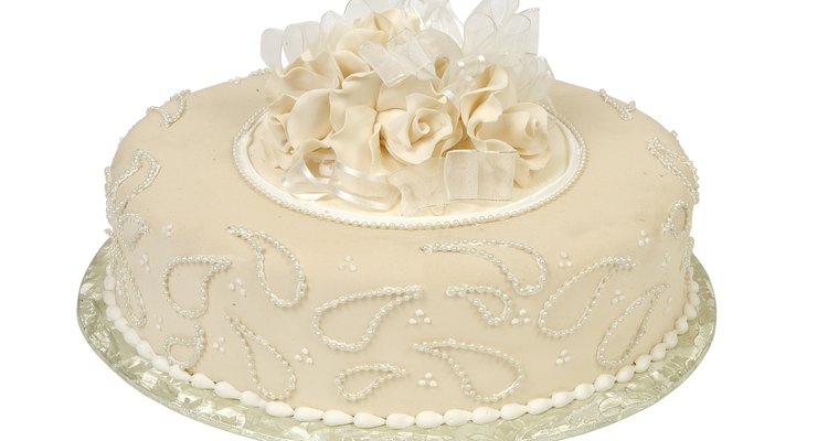 El glasé real decora muchos pasteles y es conocido por su acabado brillante en decoraciones de pasteles.