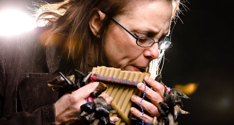 Flautas tradicionais podem ser feitas em casa usando canudos