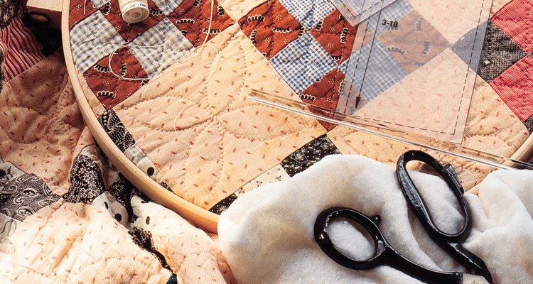 Siliconized polyester filling can be used to stuff quilts.