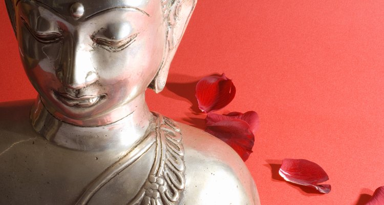 El camino del nirvana, que el budismo enseña, se puede seguir mejor a través de la meditación.