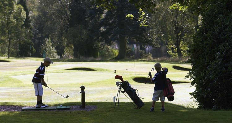 Niños jugando al glof en Gleneagles.