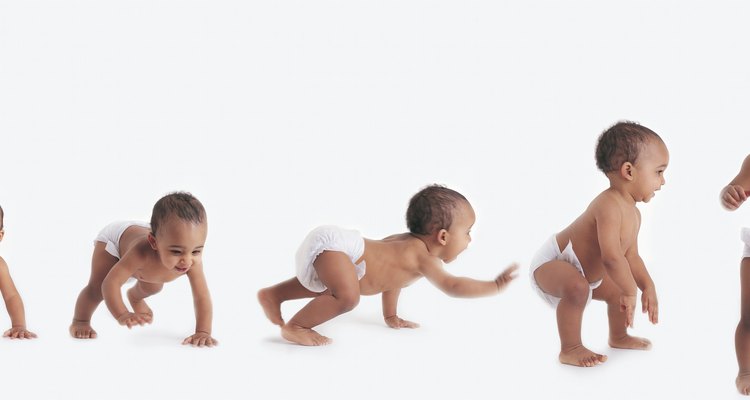 La mayoría de los bebés aprenden a caminar alrededor de 1 año o 18 meses.