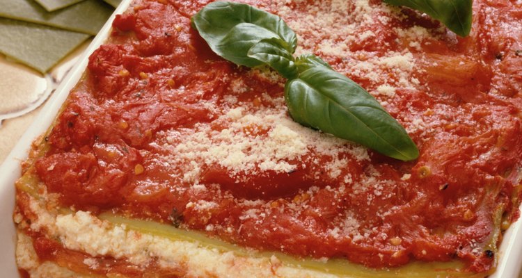 El mismo queso ricotta usado como relleno de la lasagna puede convertirse en una salsa cremosa.