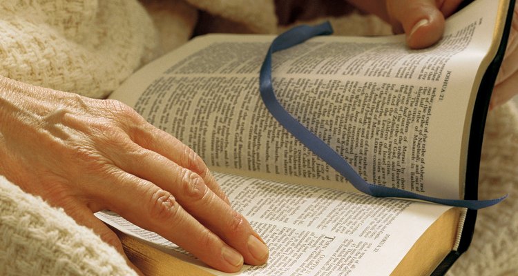 Aprender os livros da Bíblia o ajudará a procurar por versículos específicos