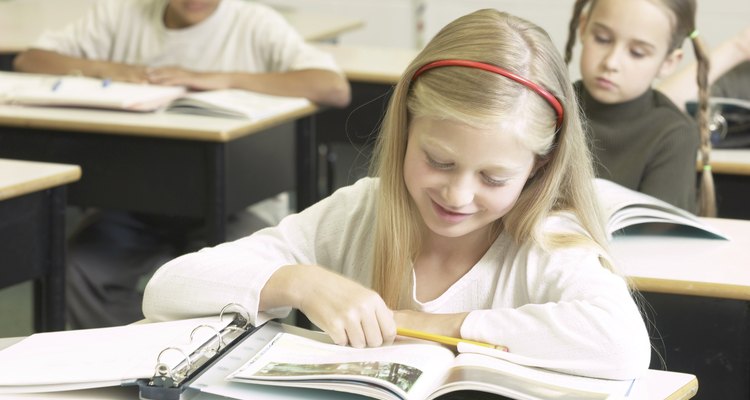 Fomentar la lectura entusiasta puede ayudar a elevar el nivel de lectura de un niño.