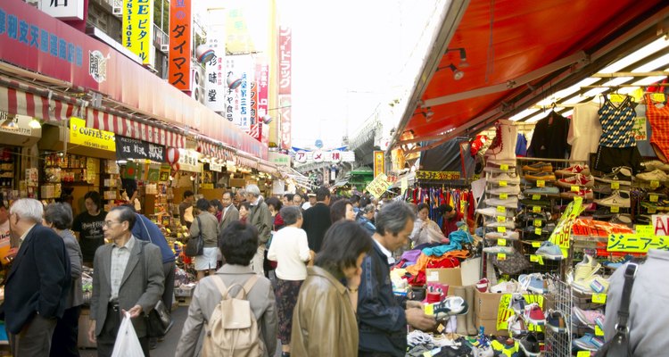 Ejemplo de civismo. A 3 días de sufrir uno de los peores desastres naturales, Japón volvió a funcionar casi normalmente.