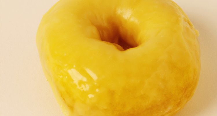 Glasear donas es una tarea simple y sabrosa.