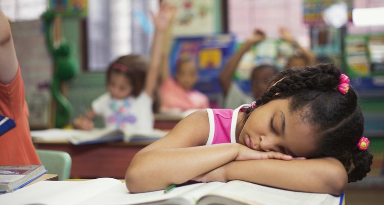 Los niños que no duermen suficiente tienen dificultades en el aprendizaje y en la interacción social.