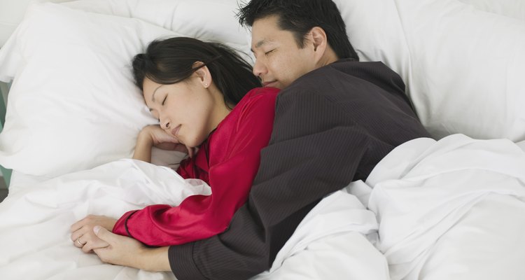 Posiciones cómodas para dormir en pareja | Posiciones cómodas para dormir en pareja |