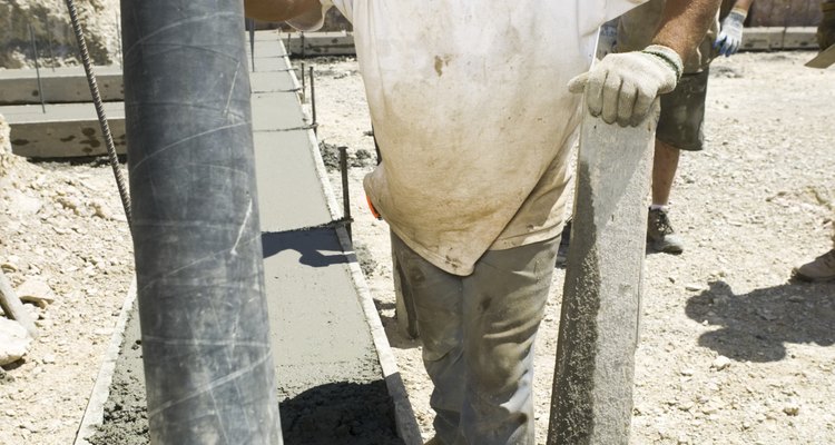 Los mezcladores móviles son usados para preparar concreto en una ubicación y transportarlo a otra.