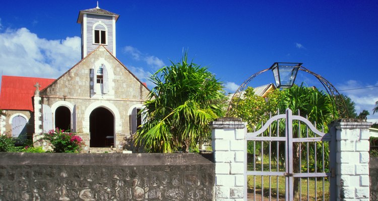 Una vista de la iglesia anglicana de St. Paul en el Caribe.