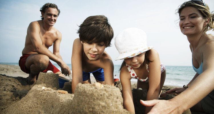 Sunset Beach tiene una variedad de actividades familiares, incluyendo tiempo de playa.
