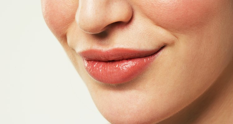 É possível intensificar naturalmente a cor dos lábios