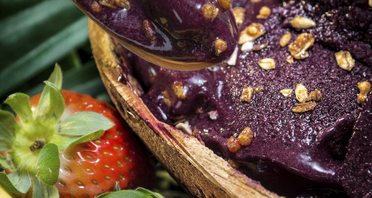 O açaí na tigela com granola é uma receita tipicamente brasileira