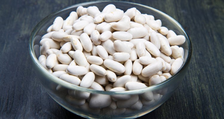 cannellini beans on glass bowl