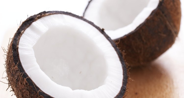 O leite de coco é extraído da carne do coco