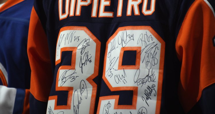 Enquadre sua camisa autografada para mantê-la protegida