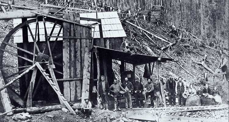 Antes de adentrarte en tus aventuras mineras de oro, aprende sobre la historia de la minería de oro en Georgia con tus hijos.
