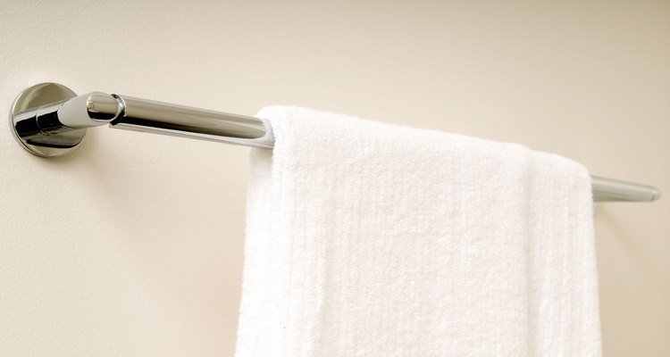 O porta toalhas de banho deve ser colocado am alturas convenientes para facilitar o acesso