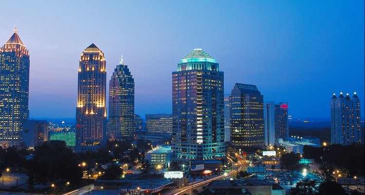 El centro de Atlanta queda a corta distancia en auto de Sandy Springs.
