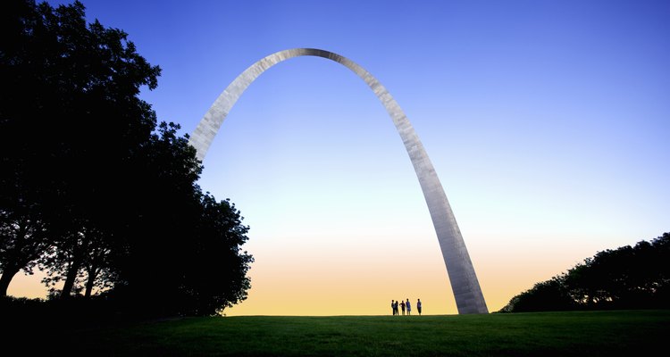 El Gateway Arch es una de cuatro estructuras de acero famosas.
