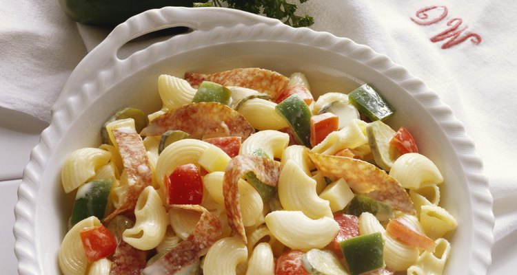 Prepare salada de macarrão com antecedência