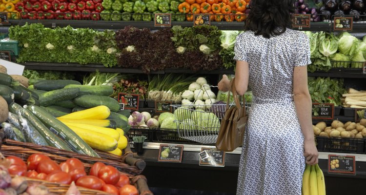 A economia influencia o preço e disponibilidade de frutas e outros alimentos