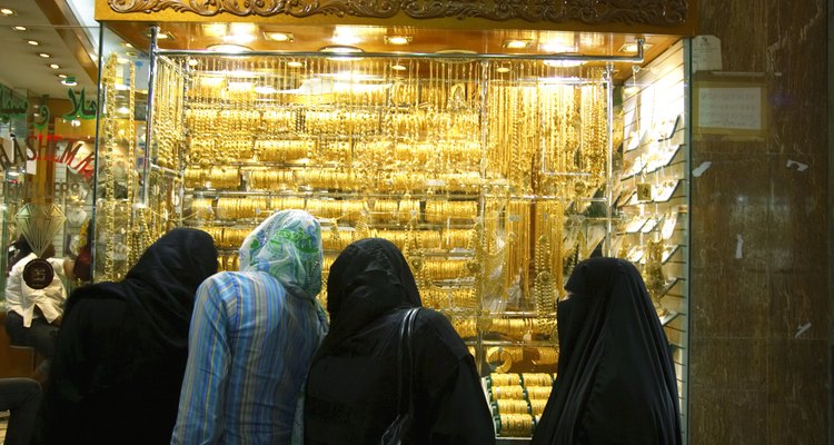 Muchas mujeres árabes, sin importar su religión, usan variaciones de pañuelos en la cabeza.