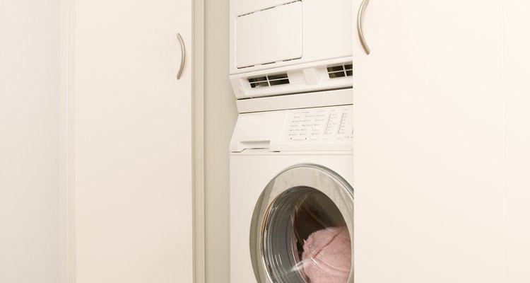 Lavadoras e secadoras empilhadas economizam espaço