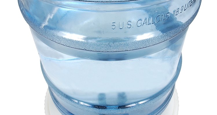 Los enfriadores de agua Primo te dan agua limpia y potable bien fría.