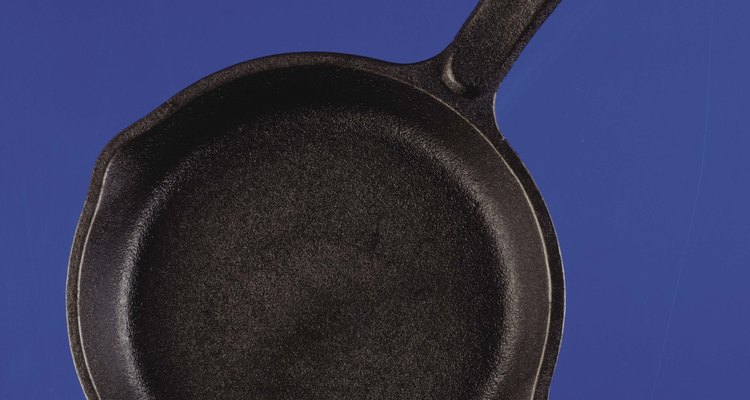 Cast iron frying pan