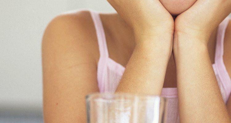 Los productos lácteos puede espesar el moco, por lo que es una buena idea seguir con el jugo y el agua.