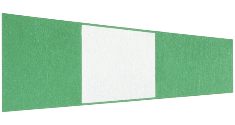 Para la decoración cuelga banderines de los colores representativos de la película.