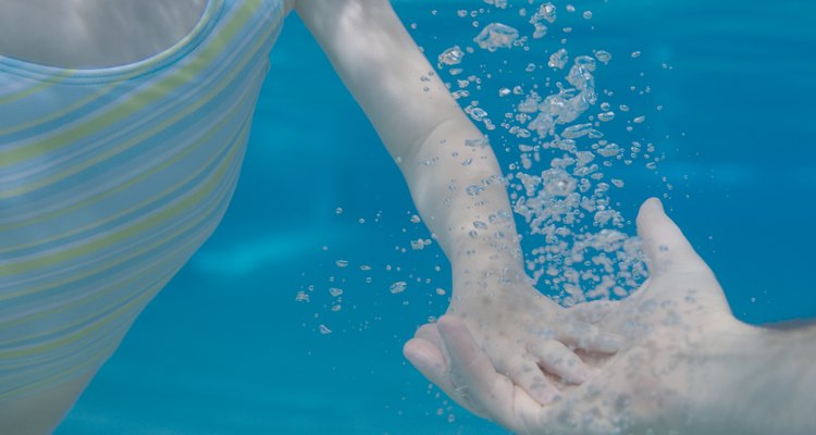 El ácido cianúrico excesivo puede conducir a una piscina insalubre.