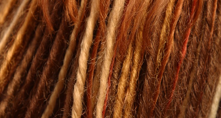 Cloro não é utilizado no processo de clareamento de cabelo