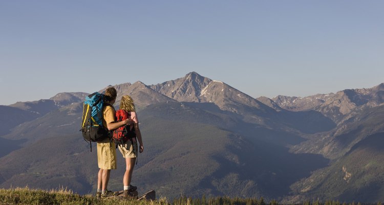 Llegar a la cima de una montaña es una metáfora para el éxito en la vida.