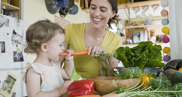 El aceite de sésamo agrega un sabor a nuez a muchos vegetales que los bebés pueden comer.