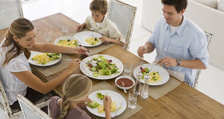 Invita a tu hijo a participar en la toma de decisiones de la familia.