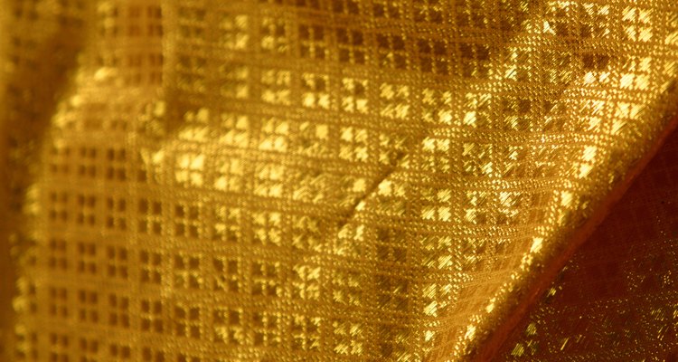 Las características de la seda Jacquard son los diseños.