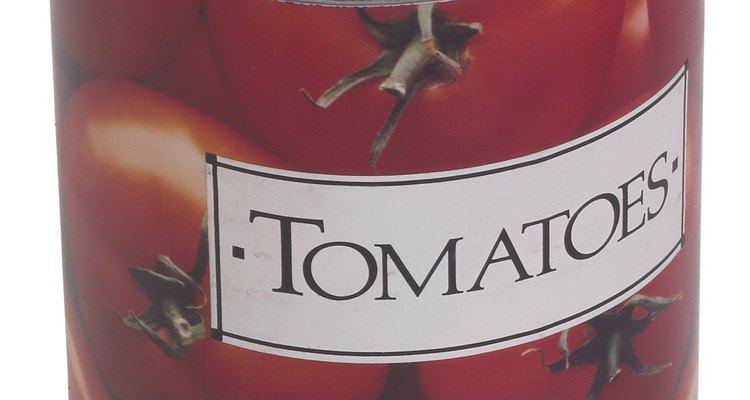 Es aceptable usar tomates en lata en lugar de usarlos frescos en varias recetas.