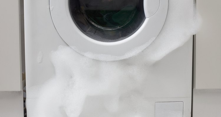 Las lavadoras Maytag antiguas tienen filtros atrapa pelusas que se deben limpiar manualmente.