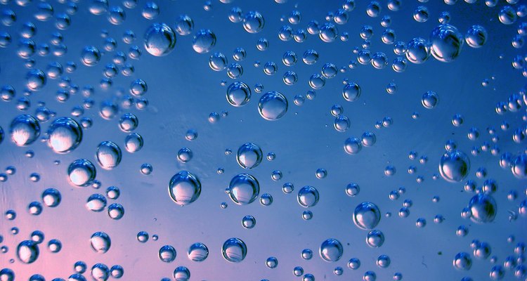 A maioria das bolhas ocorrem por causa do ar presente na água