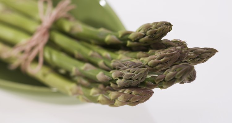 Steamed asparagus is rich in vitamin K.