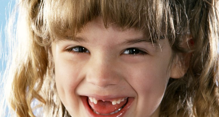 Los dientes de leche comienza a caerse a los 5 o 6 años.