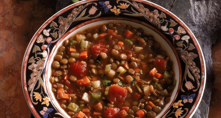La sopa de lentejas es nutritiva y saludable, en parte porque tiene pocas calorías.