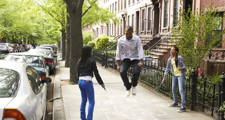 Ayuda a que tu esposo se involucre en la vida de tu hija con algunas actividades entre padre e hija.