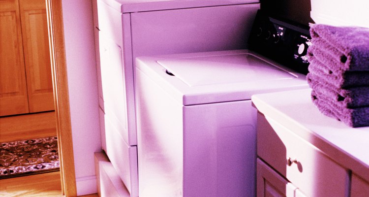 Deja de usar la secadora hasta que cambies la correa defectuosa.