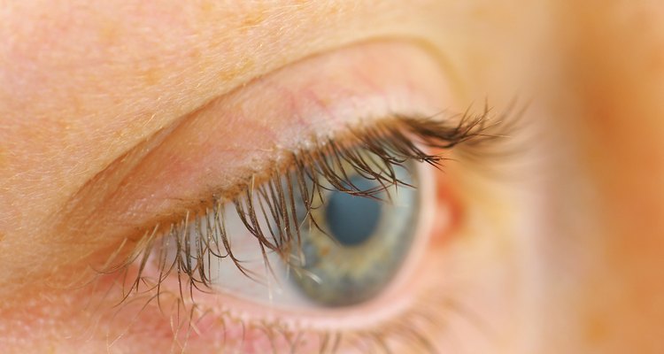 Os olhos são um área vulnerável, que deve ser protegida ao usar cimento