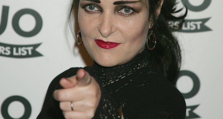 Punk singers, such as Siouxsie Sioux, inspired the '80s goth look.